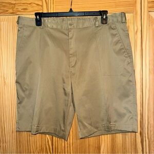 Nike Golf Dri Fit Men's Tan Khaki Flat Front size 40 Shorts
